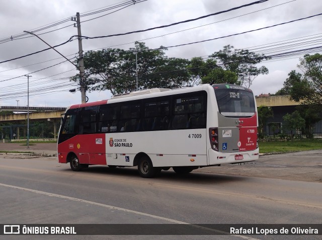 Pêssego Transportes 4 7009 na cidade de São Paulo, São Paulo, Brasil, por Rafael Lopes de Oliveira. Número da foto: #10842477.