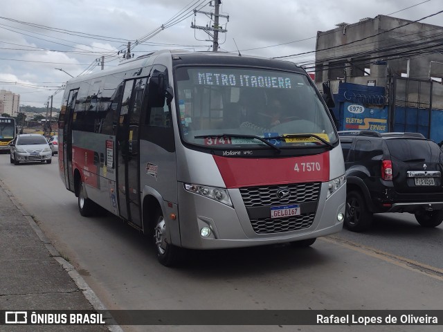 Pêssego Transportes 4 7570 na cidade de São Paulo, São Paulo, Brasil, por Rafael Lopes de Oliveira. Número da foto: #10846192.