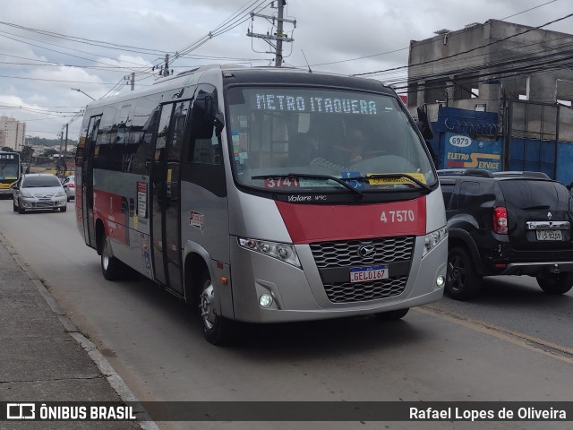 Pêssego Transportes 4 7570 na cidade de São Paulo, São Paulo, Brasil, por Rafael Lopes de Oliveira. ID da foto: 10846192.