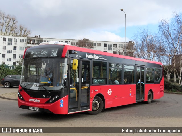 Metroline DEL2612 na cidade de London, Greater London, Inglaterra, por Fábio Takahashi Tanniguchi. Número da foto: #10942542.