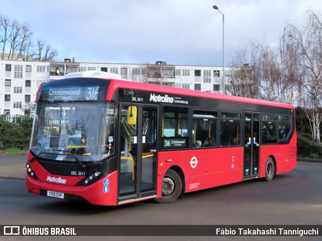 Metroline DEL2611 na cidade de London, Greater London, Inglaterra, por Fábio Takahashi Tanniguchi. Número da foto: #10942551.