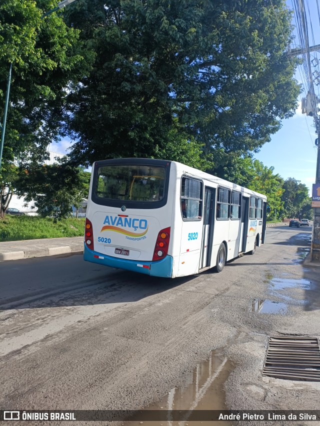Avanço Transportes 5020 na cidade de Lauro de Freitas, Bahia, Brasil, por André Pietro  Lima da Silva. Número da foto: #10945222.