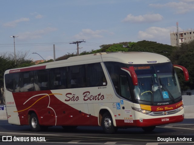 Viação São Bento Ribeirão Preto 11010 na cidade de Uberlândia, Minas Gerais, Brasil, por Douglas Andrez. ID da foto: 10947154.