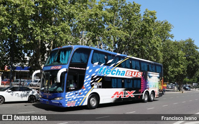 Flecha Bus 8672 na cidade de Ciudad Autónoma de Buenos Aires, Argentina, por Francisco Ivano. Número da foto: #10948817.
