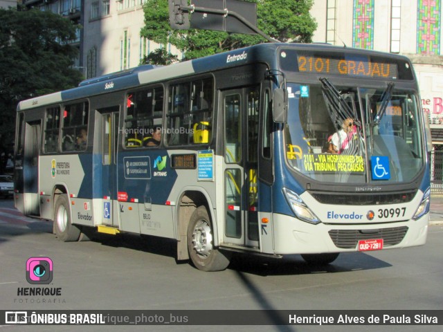 Coletivos São Lucas 30997 na cidade de Belo Horizonte, Minas Gerais, Brasil, por Henrique Alves de Paula Silva. Número da foto: #10957388.
