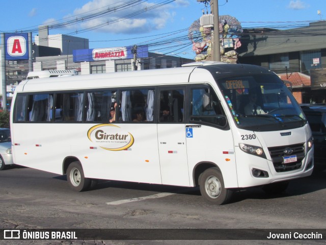 Viação Giratur 2380 na cidade de Caxias do Sul, Rio Grande do Sul, Brasil, por Jovani Cecchin. ID da foto: 10962196.