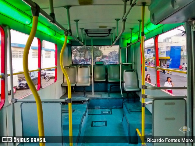 Ônibus Particulares PAPAI NOEL na cidade de Guaratuba, Paraná, Brasil, por Ricardo Fontes Moro. Número da foto: #10963163.