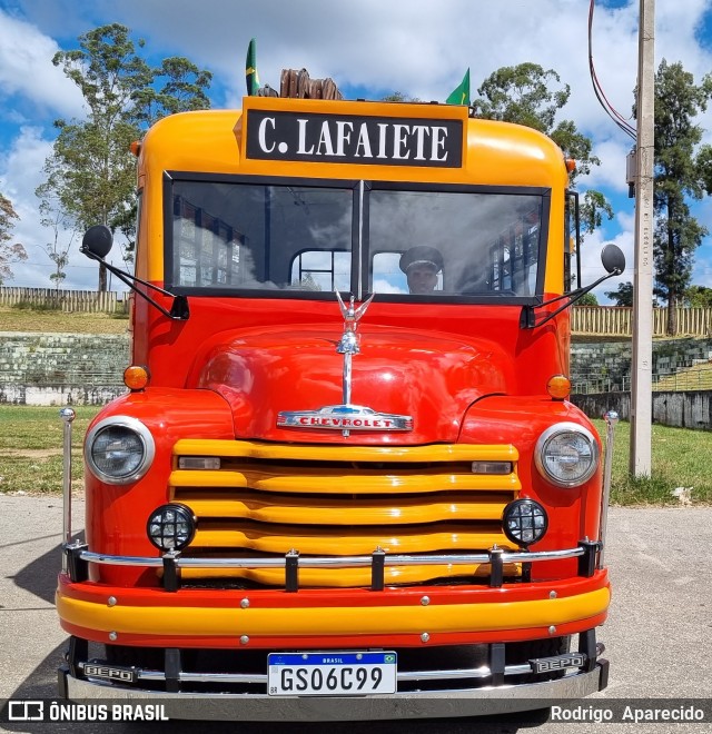 Ônibus Particulares 0000 na cidade de Conselheiro Lafaiete, Minas Gerais, Brasil, por Rodrigo  Aparecido. ID da foto: 10966757.