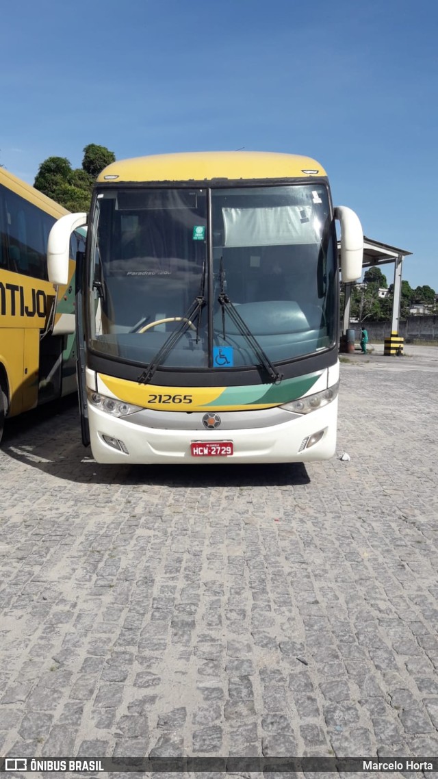 Empresa Gontijo de Transportes 21265 na cidade de Canavieiras, Bahia, Brasil, por Marcelo Horta. ID da foto: 10915747.