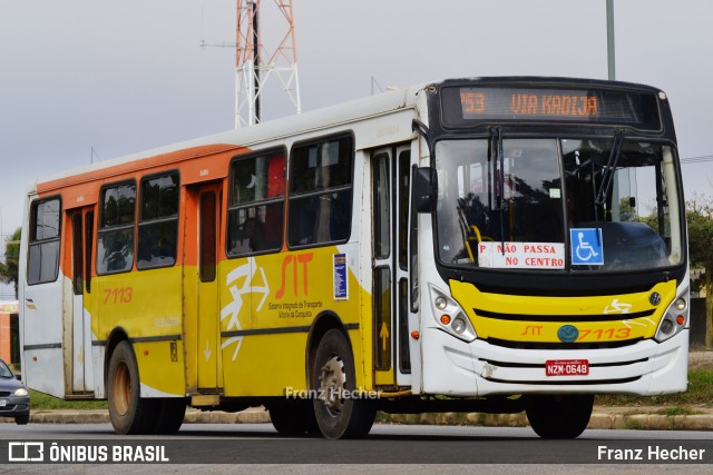 Viação Vitória 7113 na cidade de Vitória da Conquista, Bahia, Brasil, por Franz Hecher. Número da foto: #10917552.