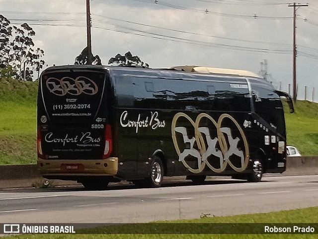 Confort Bus Viagens e Turismo 5800 na cidade de São José dos Campos, São Paulo, Brasil, por Robson Prado. ID da foto: 10982303.