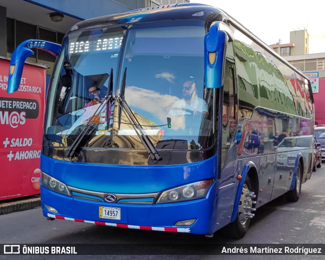 Autobuses sin identificación - Costa Rica 00 na cidade de Catedral, San José, San José, Costa Rica, por Andrés Martínez Rodríguez. ID da foto: 10985645.