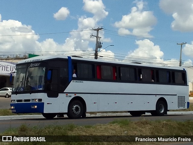 Ônibus Particulares  na cidade de Serra Talhada, Pernambuco, Brasil, por Francisco Mauricio Freire. Número da foto: #10996723.