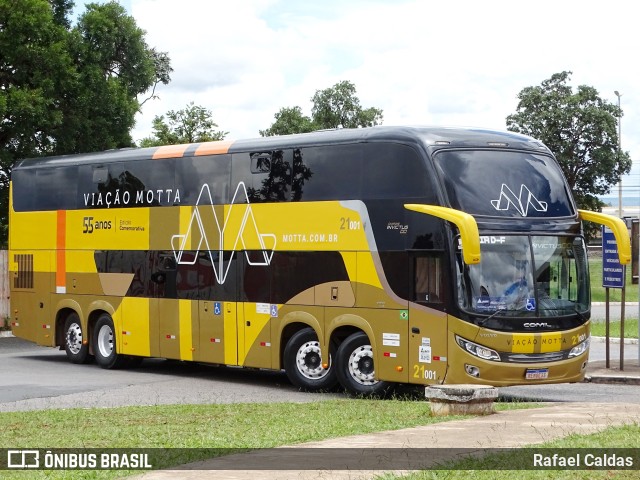 Viação Motta 21001 na cidade de Brasília, Distrito Federal, Brasil, por Rafael Caldas. Número da foto: #10923997.
