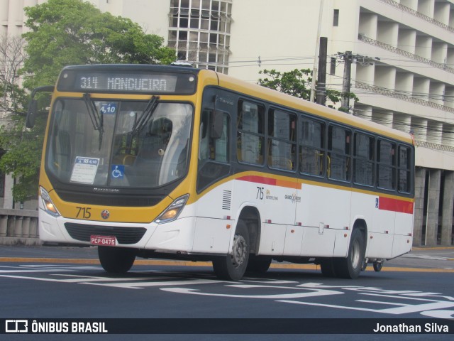 Empresa Metropolitana 715 na cidade de Recife, Pernambuco, Brasil, por Jonathan Silva. Número da foto: #10927588.
