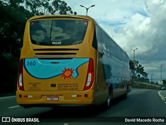 Expresso Amarelinho 360 na cidade de Cotia, São Paulo, Brasil, por David Macedo Rocha. Número da foto: #10927510.