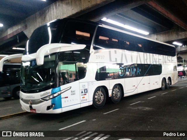 Auto Viação Catarinense 319317 na cidade de São Paulo, São Paulo, Brasil, por Pedro Leo. Número da foto: #10928491.