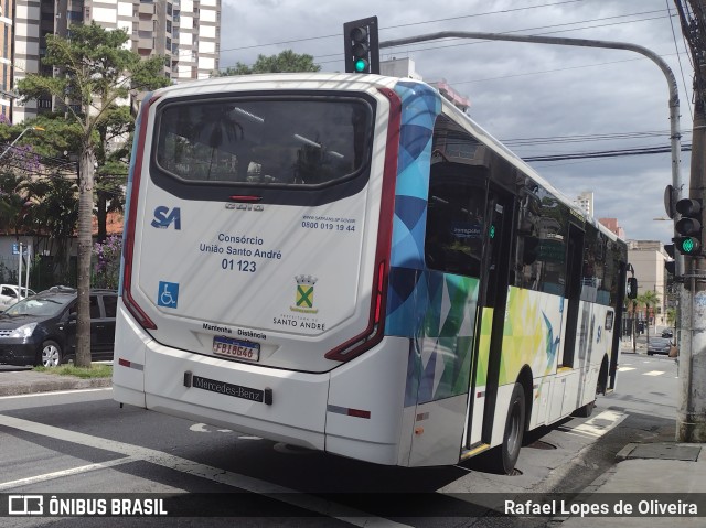 Viação Guaianazes 01 123 na cidade de Santo André, São Paulo, Brasil, por Rafael Lopes de Oliveira. Número da foto: #10933782.