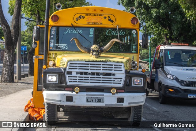Ônibus Particulares 1001 na cidade de Rio de Janeiro, Rio de Janeiro, Brasil, por Guilherme Gomes. Número da foto: #10933042.
