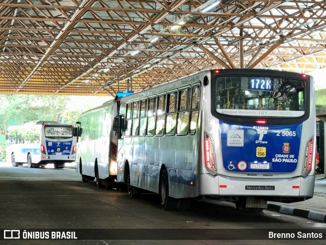 Cooperativa Fênix > Spencer Transporte 2 5065 na cidade de São Paulo, São Paulo, Brasil, por Brenno Santos. Número da foto: #10934481.