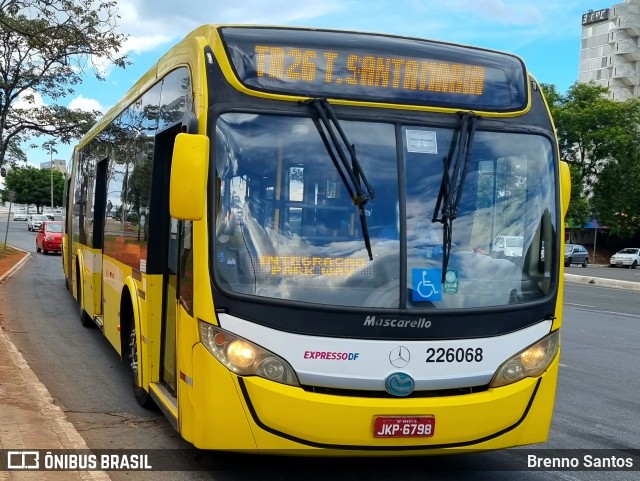 Viação Pioneira 226068 na cidade de Brasília, Distrito Federal, Brasil, por Brenno Santos. ID da foto: 10935033.