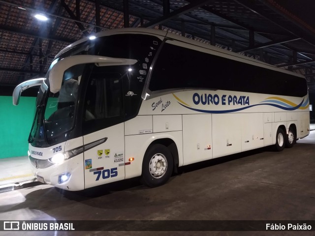 Viação Ouro e Prata 705 na cidade de Embu das Artes, São Paulo, Brasil, por Fábio Paixão. Número da foto: #11026856.