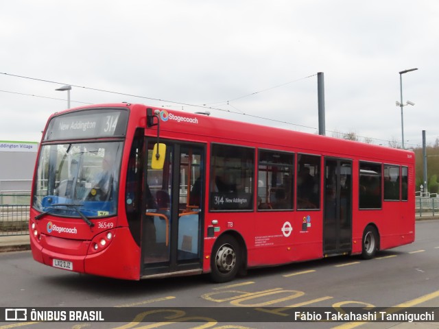 Stagecoach 36549 na cidade de Croydon, Greater London, Inglaterra, por Fábio Takahashi Tanniguchi. ID da foto: 11036680.