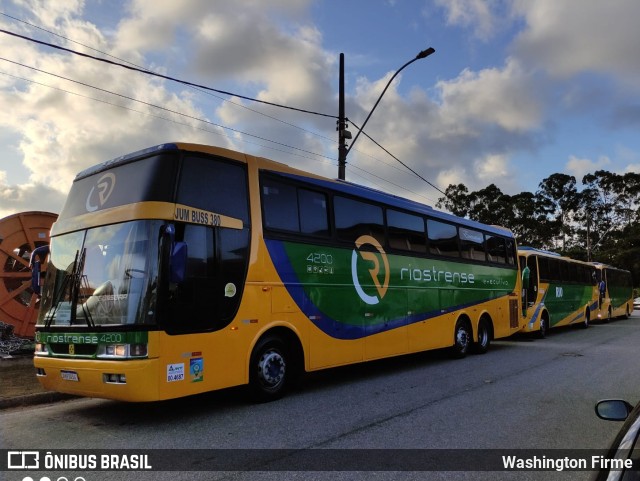 Riostrense Turismo 4200 na cidade de Rio das Ostras, Rio de Janeiro, Brasil, por Washington Firme. ID da foto: 11038292.