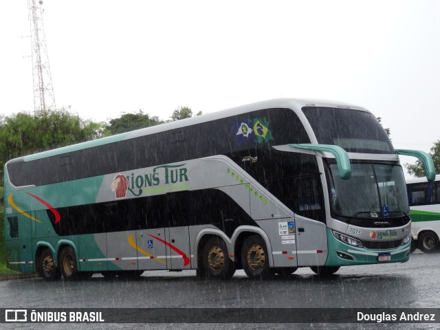 Lions Tur 7075 na cidade de Trindade, Goiás, Brasil, por Douglas Andrez. ID da foto: 11040619.