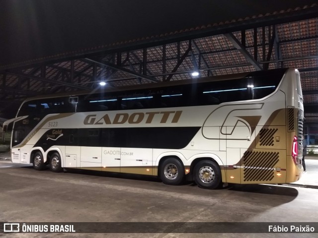 Auto Viação Gadotti 5123 na cidade de Embu das Artes, São Paulo, Brasil, por Fábio Paixão. Número da foto: #11038002.