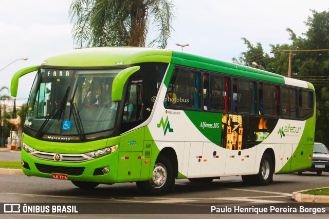 Alfetur - Alfenas Transportes e Turismo 5000 na cidade de Alfenas, Minas Gerais, Brasil, por Paulo Henrique Pereira Borges. ID da foto: 11040256.