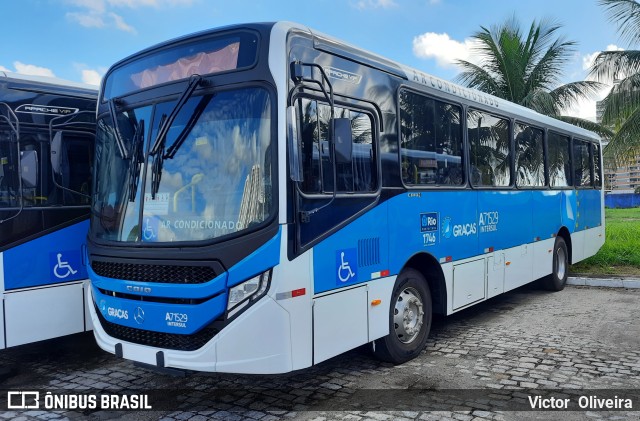 Viação Nossa Senhora das Graças A71529 na cidade de Rio de Janeiro, Rio de Janeiro, Brasil, por Victor  Oliveira. Número da foto: #11043858.