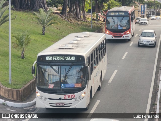 Empresa São Francisco 2109 na cidade de Maceió, Alagoas, Brasil, por Luiz Fernando. Número da foto: #11048063.