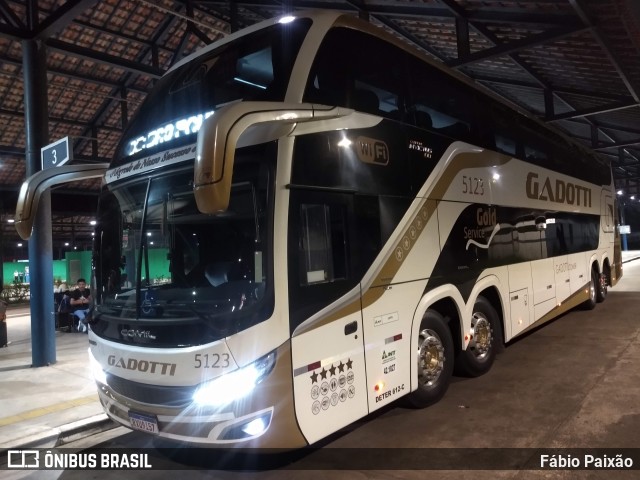 Auto Viação Gadotti 5123 na cidade de Embu das Artes, São Paulo, Brasil, por Fábio Paixão. Número da foto: #11049036.