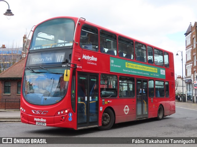 Metroline VW1290 na cidade de London, Greater London, Inglaterra, por Fábio Takahashi Tanniguchi. Número da foto: #11005128.