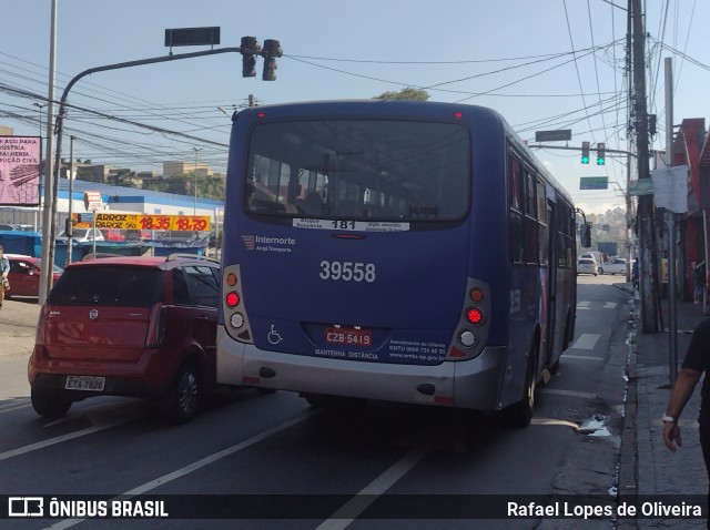 Viação Arujá 39.558 na cidade de Guarulhos, São Paulo, Brasil, por Rafael Lopes de Oliveira. ID da foto: 11059173.