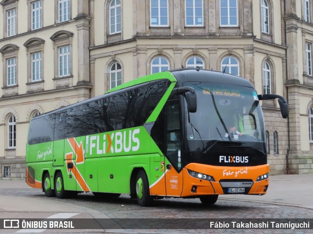 Schröder Reisen ULSC866 na cidade de Hamburg, Hamburg, Alemanha, por Fábio Takahashi Tanniguchi. Número da foto: #11059455.