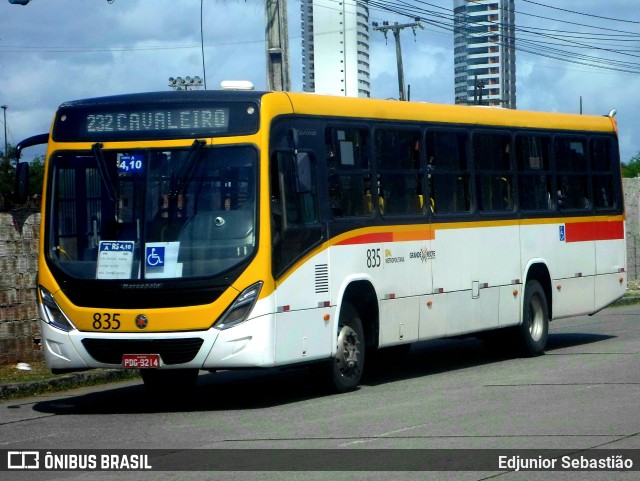 Empresa Metropolitana 835 na cidade de Recife, Pernambuco, Brasil, por Edjunior Sebastião. Número da foto: #11060895.