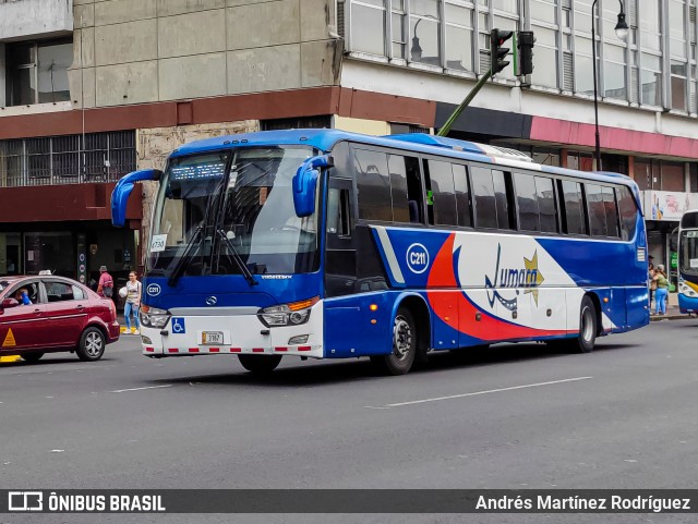 Lumaca C-211 na cidade de Hospital, San José, San José, Costa Rica, por Andrés Martínez Rodríguez. Número da foto: #11063358.
