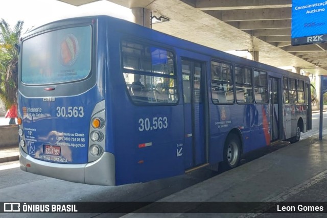 Empresa de Ônibus Vila Galvão 30.563 na cidade de São Paulo, São Paulo, Brasil, por Leon Gomes. Número da foto: #11064304.