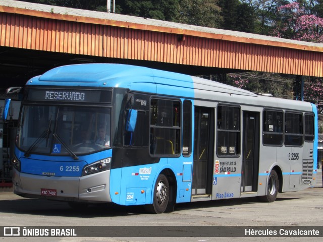 TUPI - Transportes Urbanos Piratininga 6 2255 na cidade de São Paulo, São Paulo, Brasil, por Hércules Cavalcante. Número da foto: #11068894.
