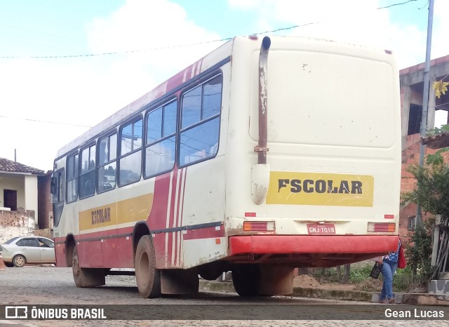 Escolares 7019 na cidade de Ataléia, Minas Gerais, Brasil, por Gean Lucas. Número da foto: #11070565.