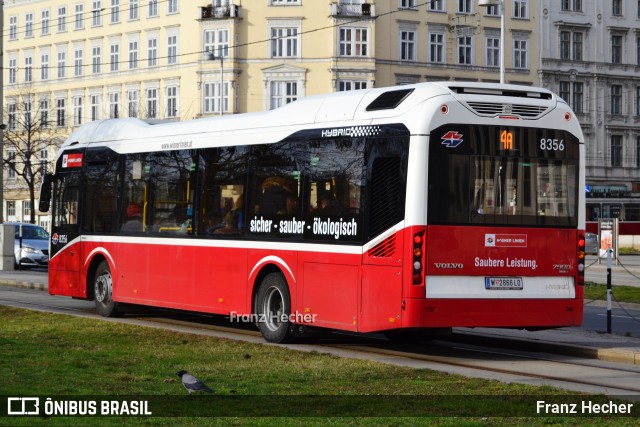 Wiener Linien 8356 na cidade de Vienna, Áustria, por Franz Hecher. Número da foto: #11070928.