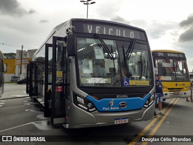 Transwolff Transportes e Turismo 1F66 na cidade de Barueri, São Paulo, Brasil, por Douglas Célio Brandao. Número da foto: #11073754.