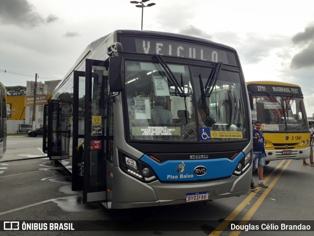 Transwolff Transportes e Turismo 1F66 na cidade de Barueri, São Paulo, Brasil, por Douglas Célio Brandao. ID da foto: 11073754.