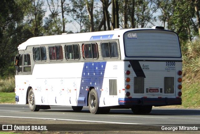 Ônibus Particulares 10300 na cidade de Mairinque, São Paulo, Brasil, por George Miranda. ID da foto: 11007638.