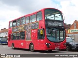 Arriva DW246 na cidade de Romford, Essex, Inglaterra, por Fábio Takahashi Tanniguchi. ID da foto: :id.