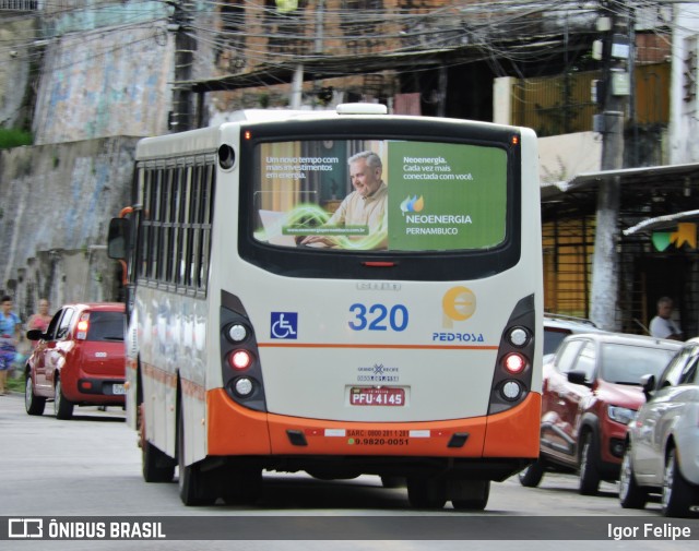 Empresa Pedrosa 320 na cidade de Recife, Pernambuco, Brasil, por Igor Felipe. ID da foto: 11011104.