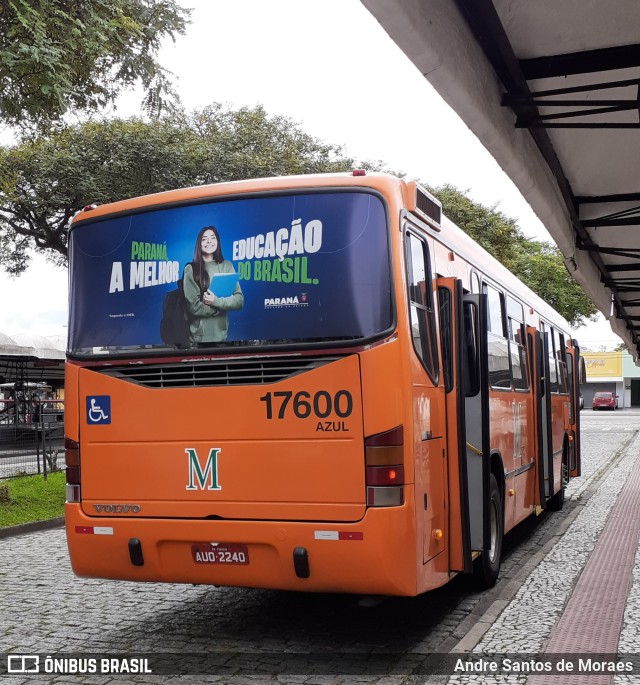 Expresso Azul 17600 na cidade de Curitiba, Paraná, Brasil, por Andre Santos de Moraes. Número da foto: #11013139.