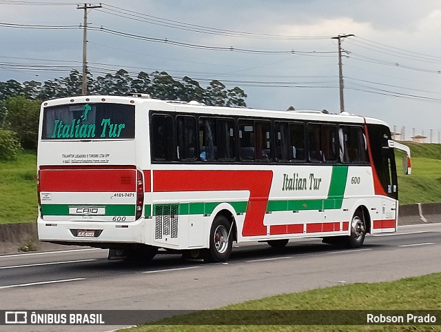 Italian Tur Locadora e Turismo 600 na cidade de São José dos Campos, São Paulo, Brasil, por Robson Prado. ID da foto: 11012144.